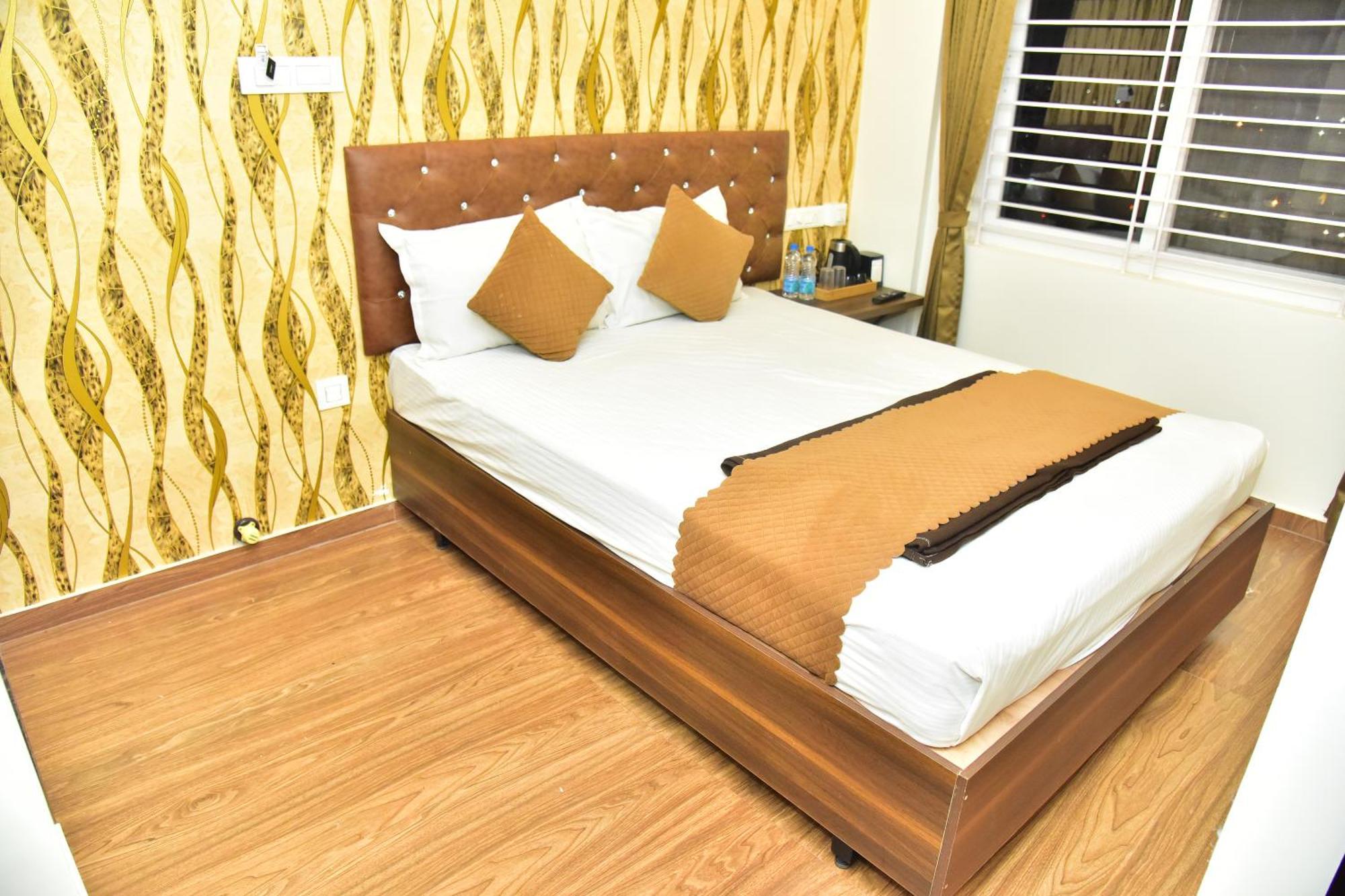 Meadows Inn Mysore Exterior photo